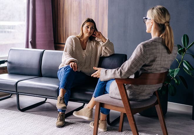 A young woman in a consultation with a therapist